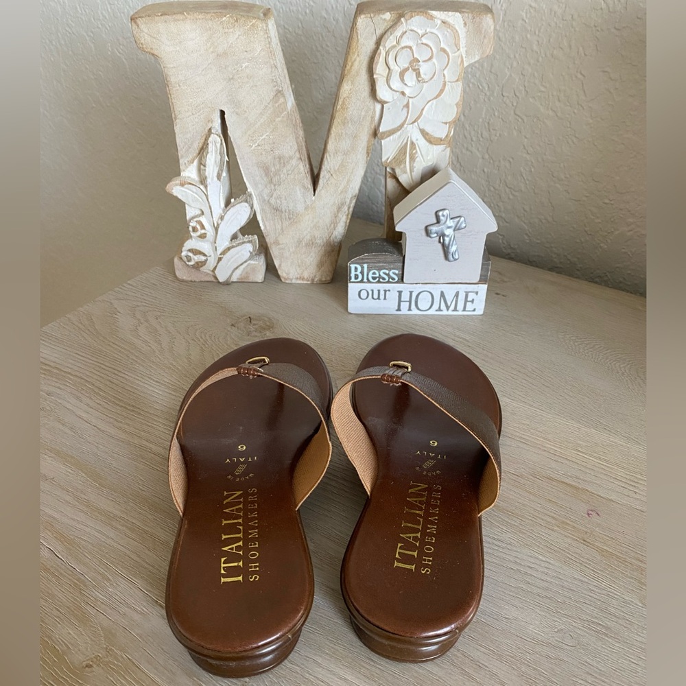 Sandal - Picture 2 of 3